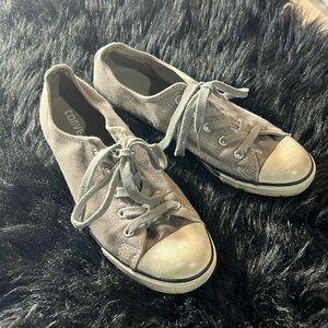 Converse women’s gray all star lows 8